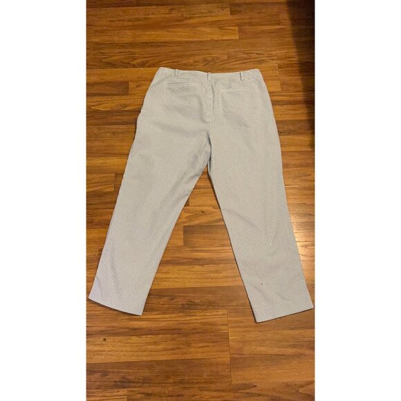 Talbots Women’s Pants Size 12 Blue White Striped Seersucker Cropped Capris Stret - Picture 2 of 10